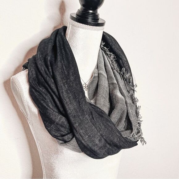 🍋 BCBG Max Azria Black & Gray Infinity Scarf - Frayed Edge Lightweight Viscose - Picture 2 of 7